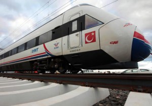 Hızlı trenin ibresi 283 kilometreyi gördü
